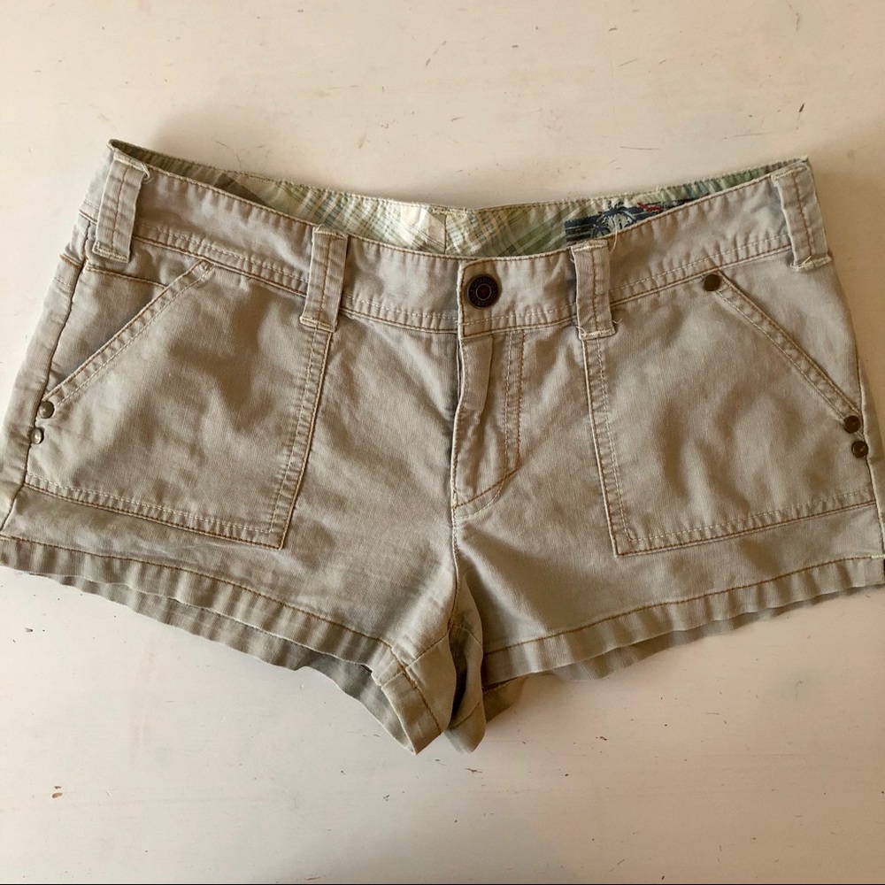 ⚡️NEW ITEM: American Eagle Khaki Shorts